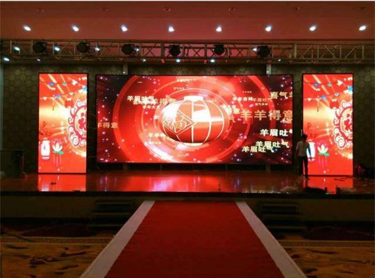 LED-display-reklame-skjermer-building-annonser-motorveien